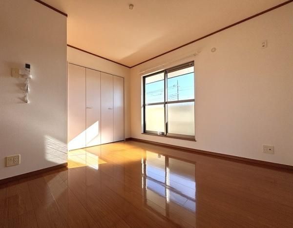 �y�����E���r���O�z�@