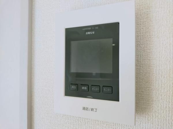 �y�Z�L�����e�B�z�@