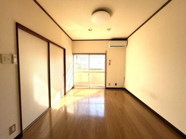 �y�����E���r���O�z�@