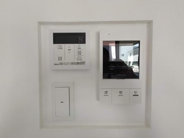 �y�Z�L�����e�B�z�@