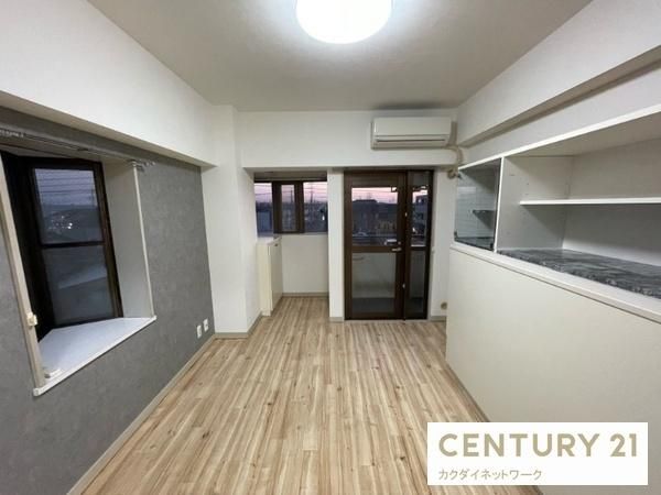 �y�����E���r���O�z�@