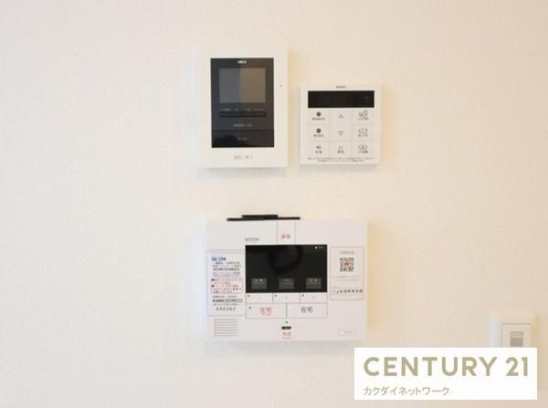 �y�Z�L�����e�B�z�@